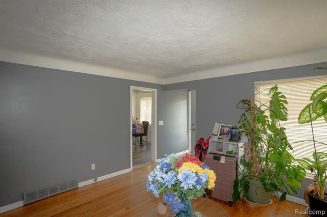 16821 E 8 Mile Road, Eastpointe, MI 48021