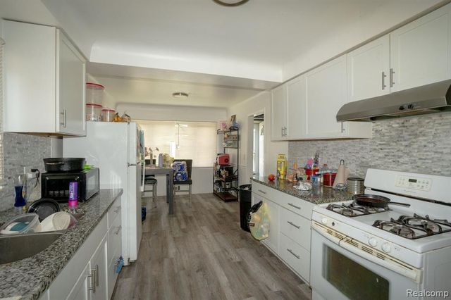 16821 E 8 Mile Road, Eastpointe, MI 48021