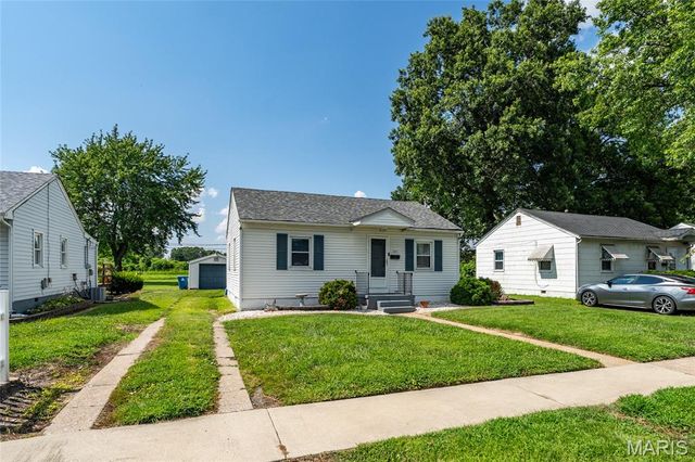 2633 Center Street, Granite City, IL 62040