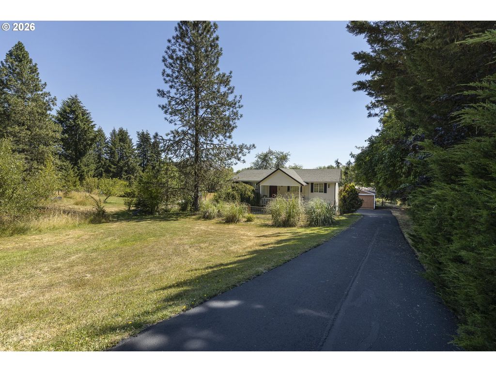 Image 1 of property listing at 14850 Sw HIDDEN HILLS Rd, Mc Minnville, OR 97128