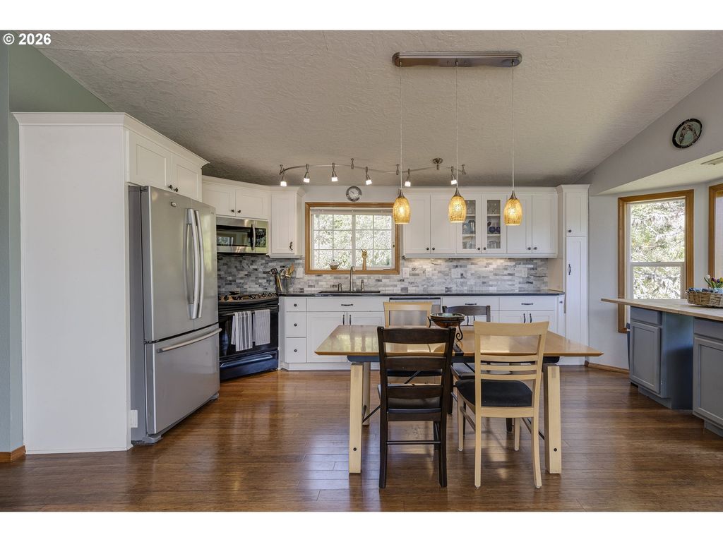Image 10 of property listing at 14850 Sw HIDDEN HILLS Rd, Mc Minnville, OR 97128