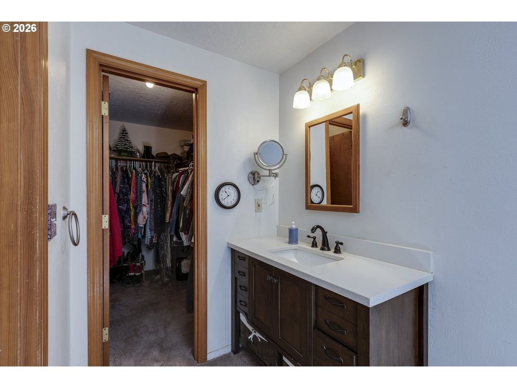 Image 13 of property listing at 14850 Sw HIDDEN HILLS Rd, Mc Minnville, OR 97128