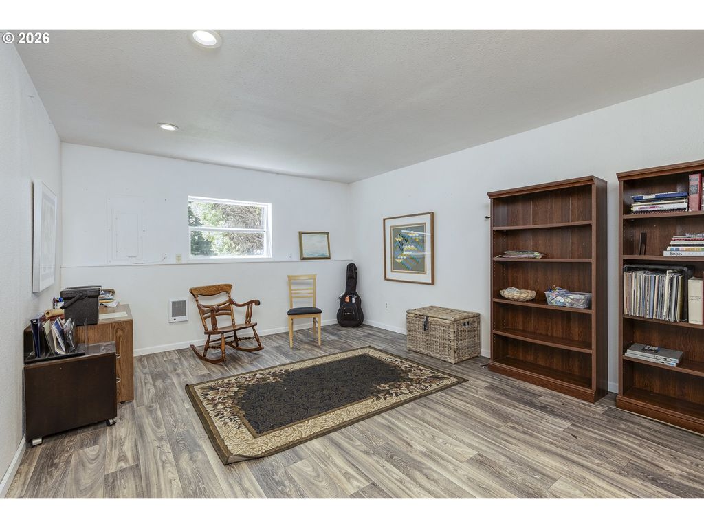 Image 23 of property listing at 14850 Sw HIDDEN HILLS Rd, Mc Minnville, OR 97128