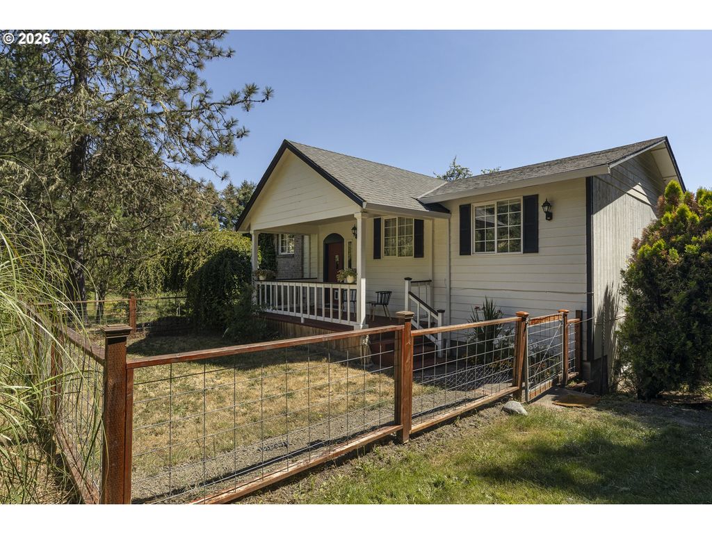 Image 3 of property listing at 14850 Sw HIDDEN HILLS Rd, Mc Minnville, OR 97128
