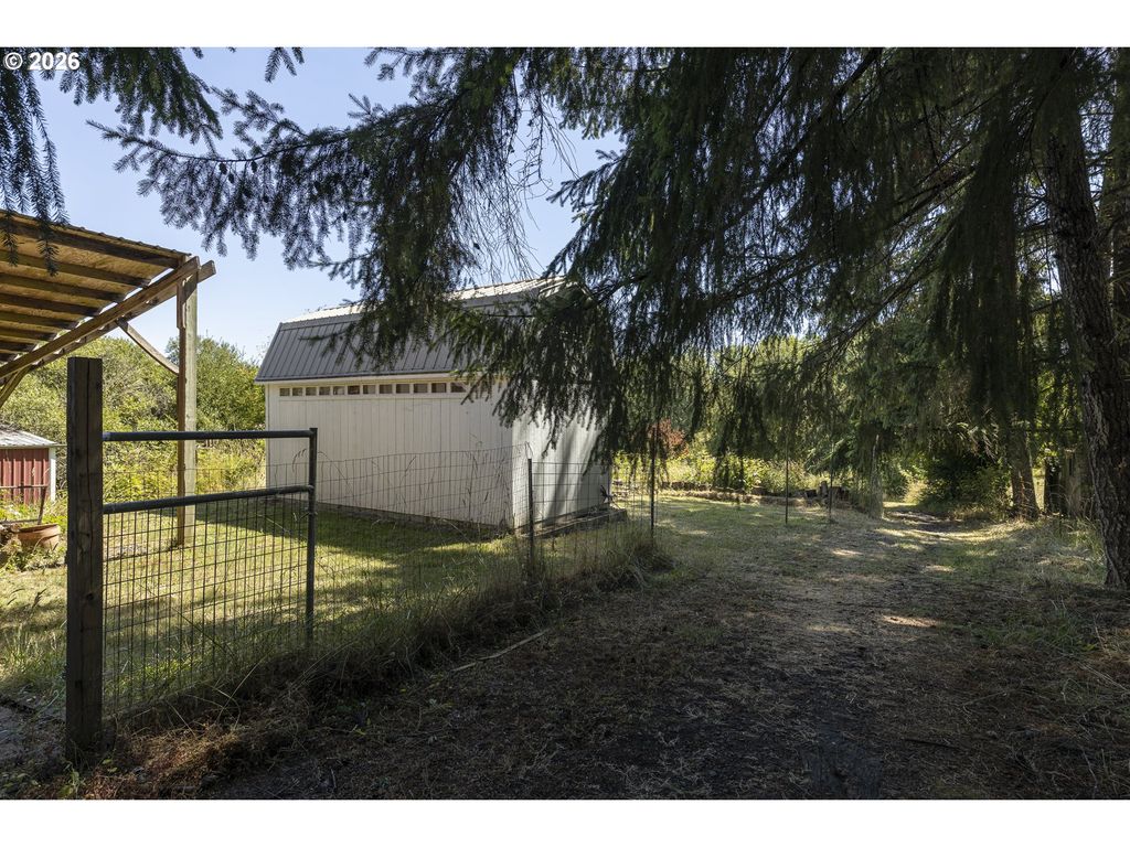 Image 30 of property listing at 14850 Sw HIDDEN HILLS Rd, Mc Minnville, OR 97128