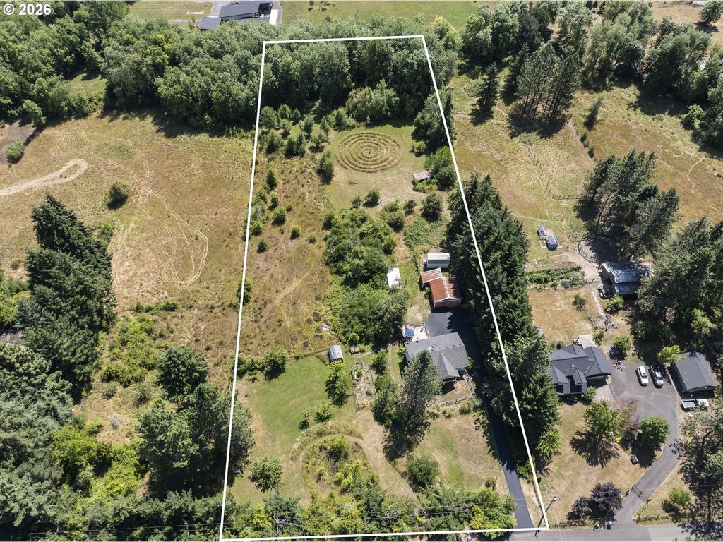 Image 39 of property listing at 14850 Sw HIDDEN HILLS Rd, Mc Minnville, OR 97128