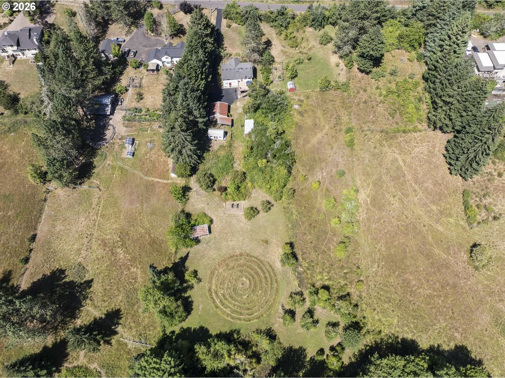 Image 40 of property listing at 14850 Sw HIDDEN HILLS Rd, Mc Minnville, OR 97128