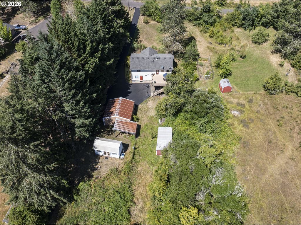 Image 42 of property listing at 14850 Sw HIDDEN HILLS Rd, Mc Minnville, OR 97128