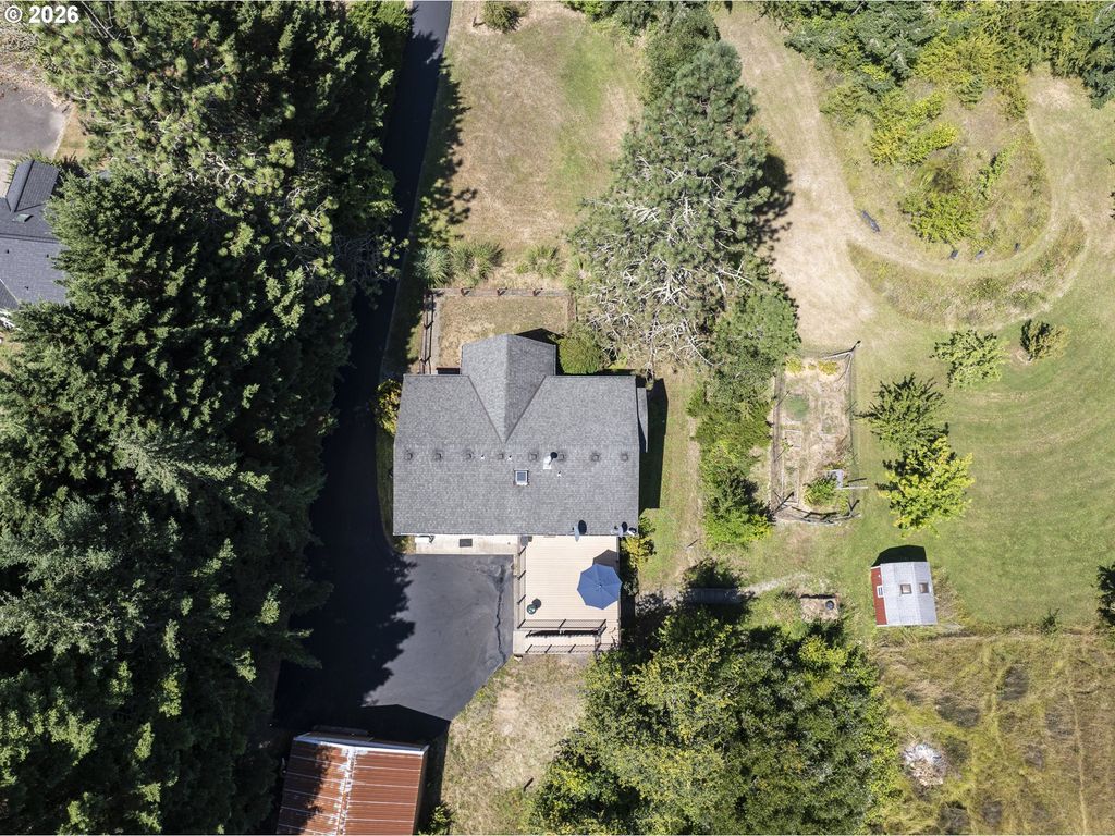 Image 43 of property listing at 14850 Sw HIDDEN HILLS Rd, Mc Minnville, OR 97128