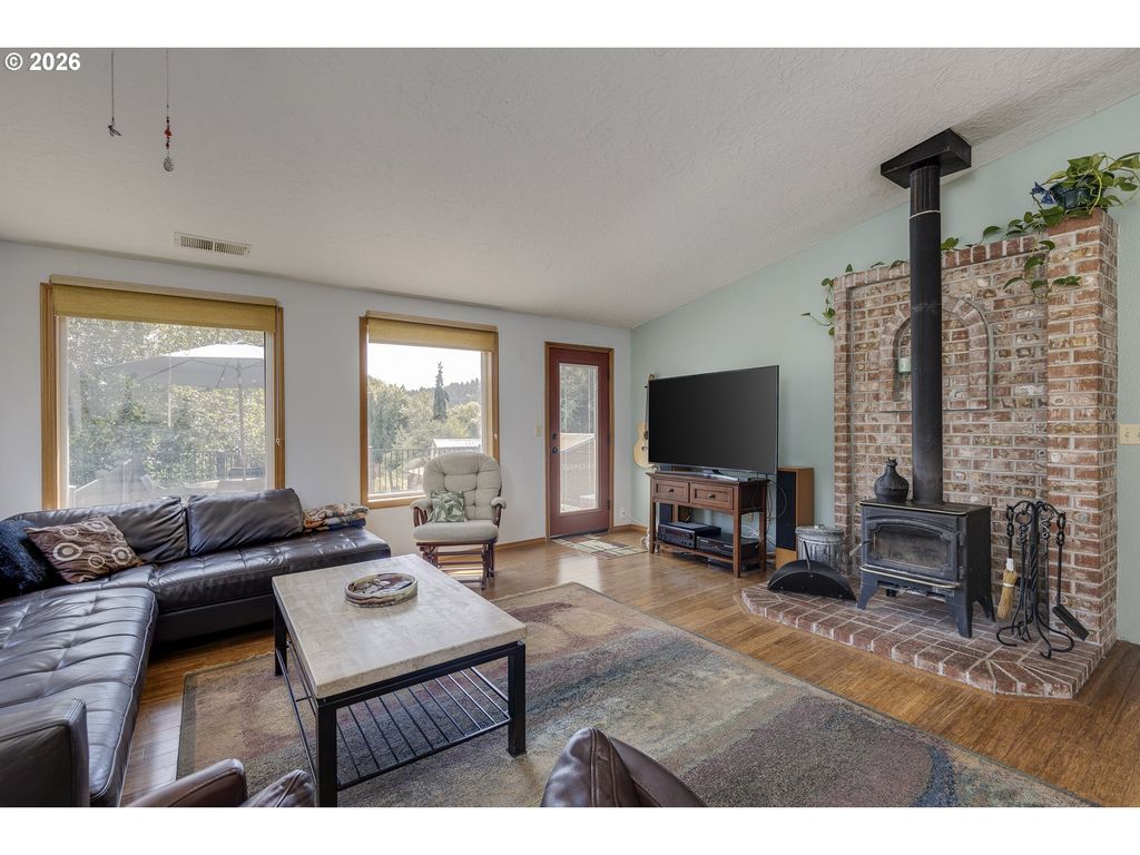 Image 7 of property listing at 14850 Sw HIDDEN HILLS Rd, Mc Minnville, OR 97128