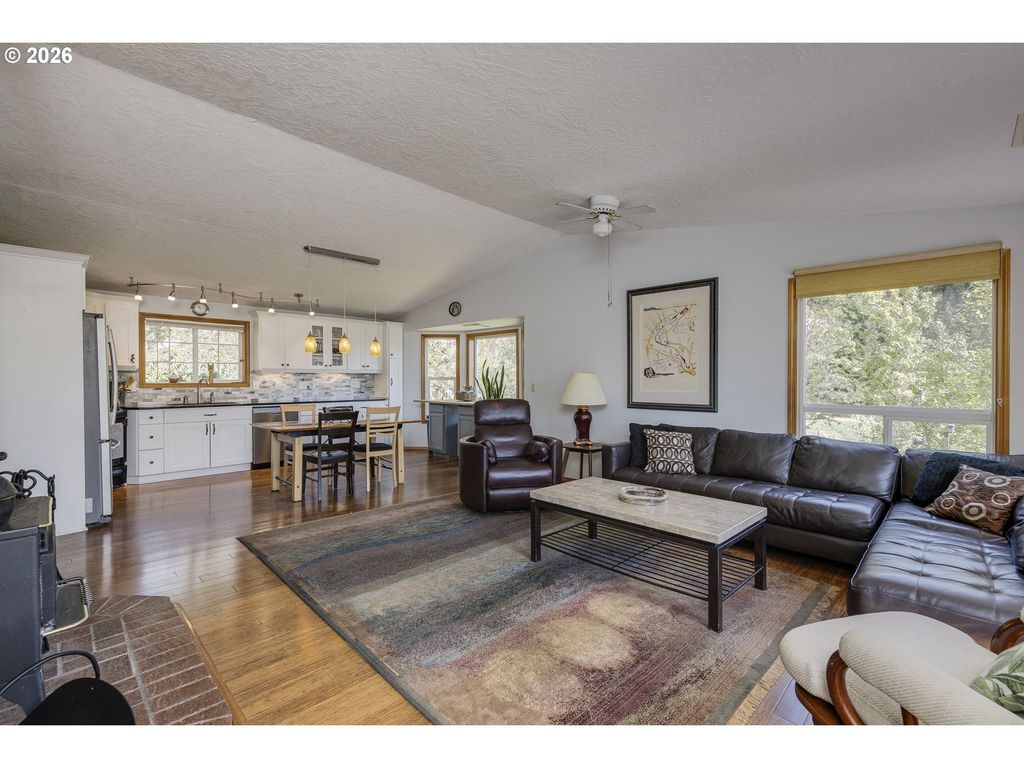 Image 8 of property listing at 14850 Sw HIDDEN HILLS Rd, Mc Minnville, OR 97128