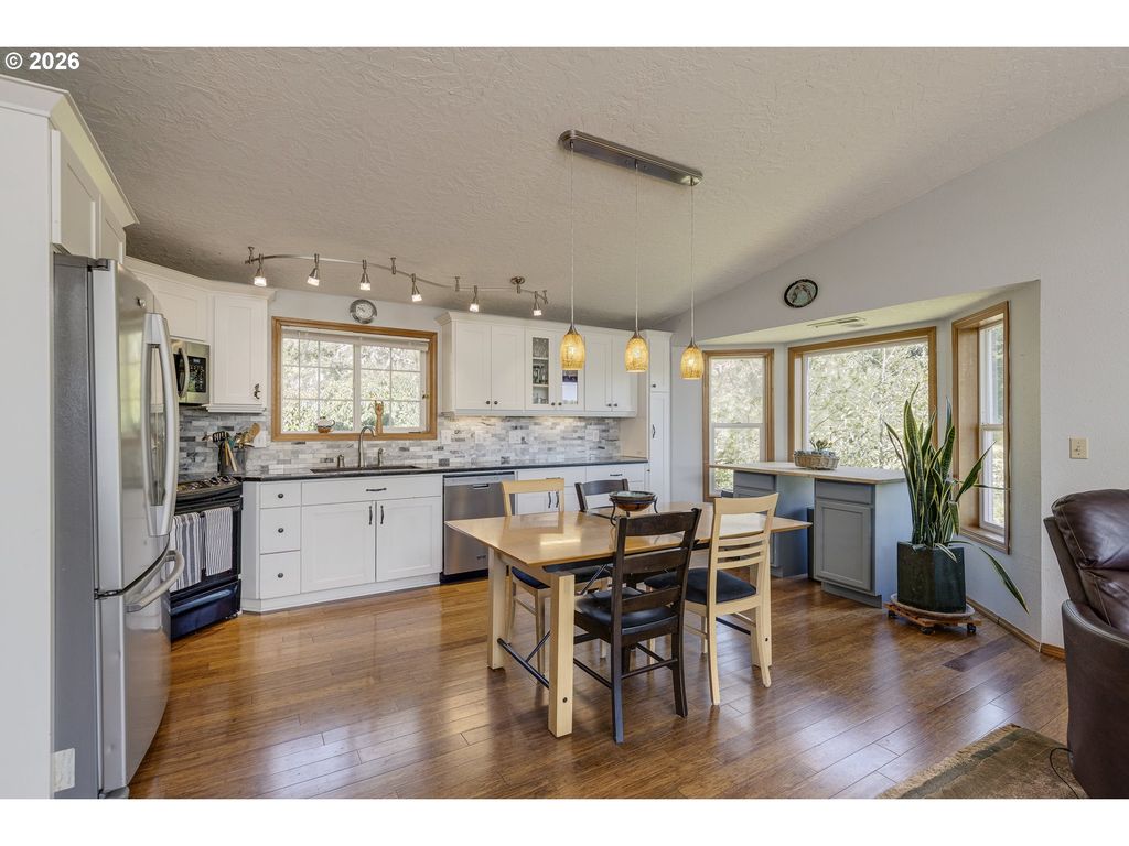 Image 9 of property listing at 14850 Sw HIDDEN HILLS Rd, Mc Minnville, OR 97128