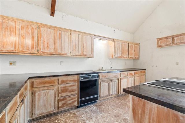 14912 NW 72nd Street, Kansas City, MO 64152