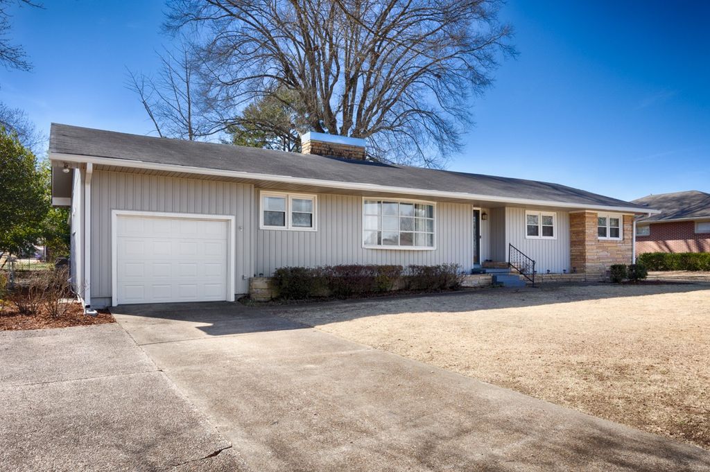 1309 Aston St, Athens, AL 35611