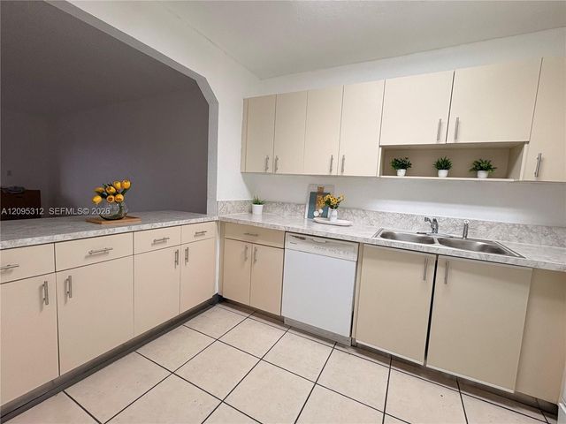 6130 W 19th Avenue 309, Hialeah, FL 33012