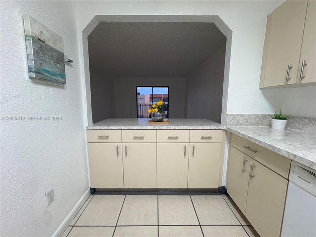 6130 W 19th Avenue 309, Hialeah, FL 33012