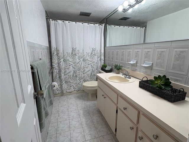 6130 W 19th Avenue 309, Hialeah, FL 33012