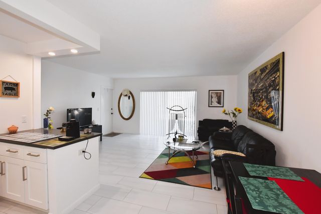 4501 S Ocean Boulevard E5, Lantana, FL 33480