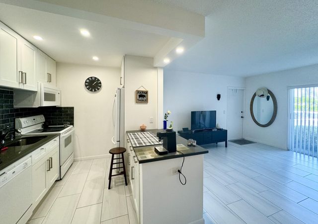 4501 S Ocean Boulevard E5, Lantana, FL 33480