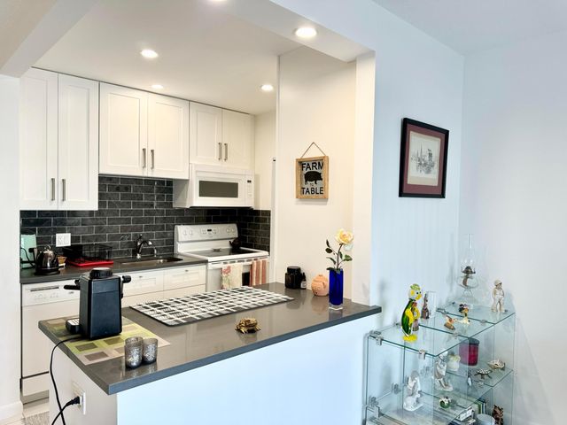 4501 S Ocean Boulevard E5, Lantana, FL 33480