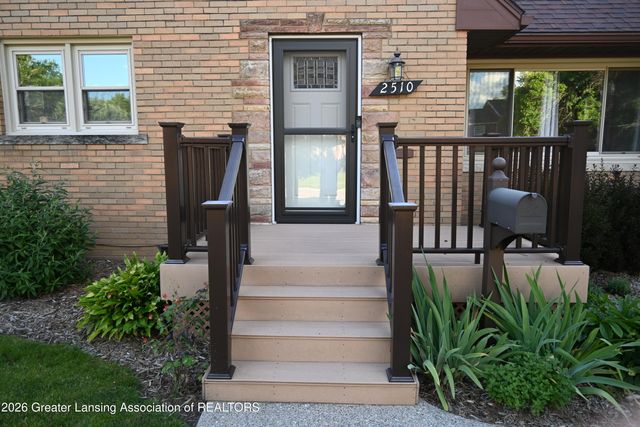 2510 Chatham Road, Lansing, MI 48910
