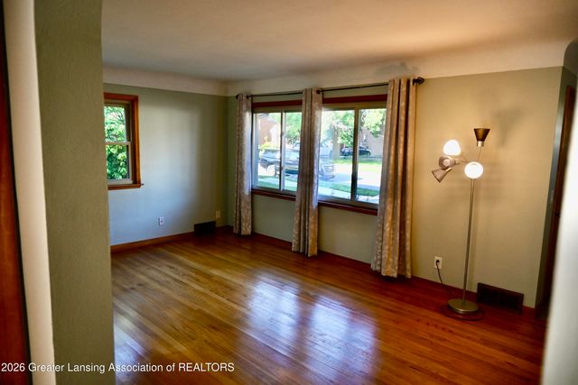 2510 Chatham Road, Lansing, MI 48910