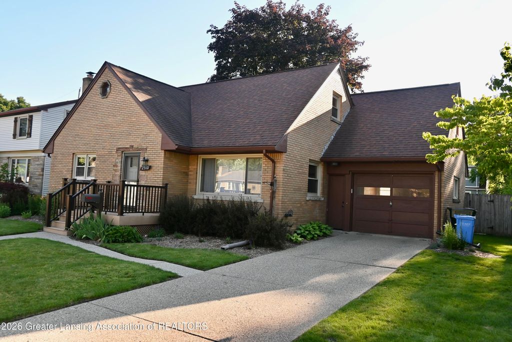 2510 Chatham Road, Lansing, MI 48910