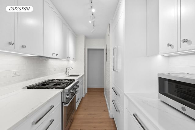360 E 72ND Street A1406, New York City, NY 10021