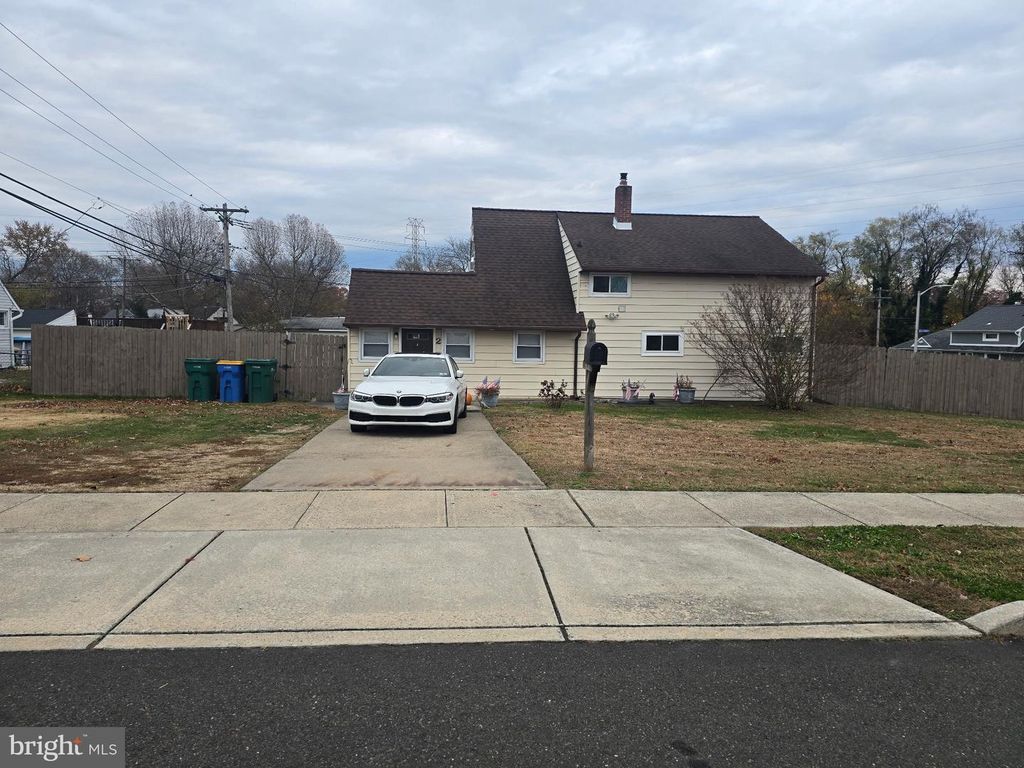 2 RED MAPLE LN, Levittown, PA 19055