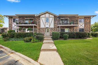 9S125 Lake Drive 21-110, Willowbrook, IL 60527
