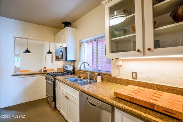 1011 S 8th Avenue, Tucson, AZ 85701