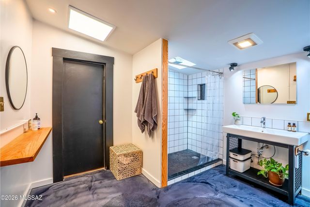 1011 S 8th Avenue, Tucson, AZ 85701