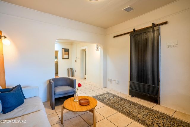 1011 S 8th Avenue, Tucson, AZ 85701