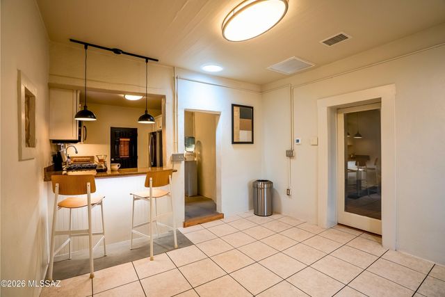 1011 S 8th Avenue, Tucson, AZ 85701