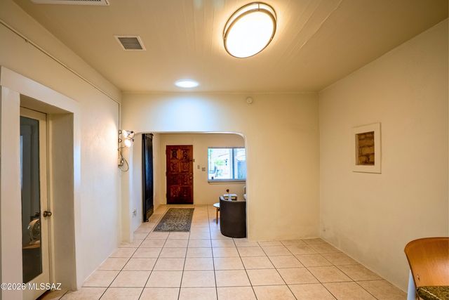 1011 S 8th Avenue, Tucson, AZ 85701