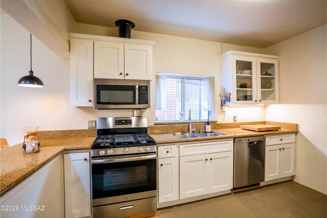 1011 S 8th Avenue, Tucson, AZ 85701