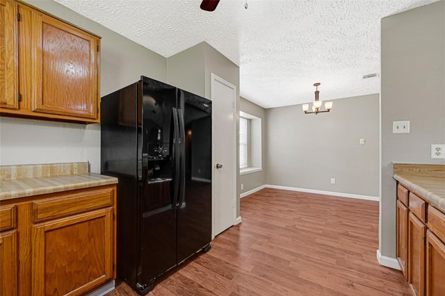 5625 Sugar Creek Drive, La Porte, TX 77571