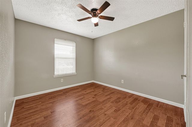 5625 Sugar Creek Drive, La Porte, TX 77571