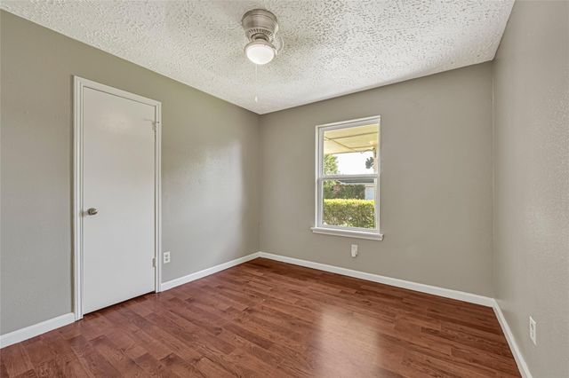 5625 Sugar Creek Drive, La Porte, TX 77571