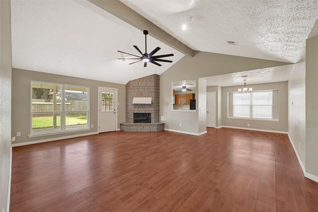 5625 Sugar Creek Drive, La Porte, TX 77571
