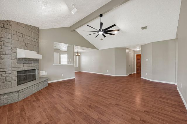 5625 Sugar Creek Drive, La Porte, TX 77571