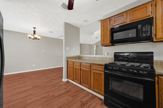5625 Sugar Creek Drive, La Porte, TX 77571