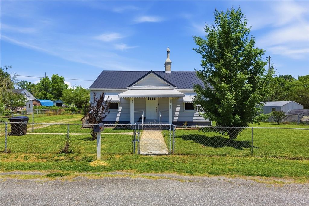 301 Pecan Drive, Calhoun Falls, SC 29628