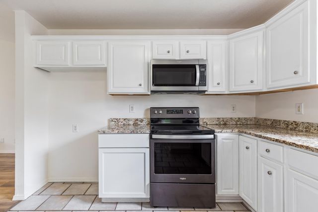 513 W 6th Street, Grove, OK 74344