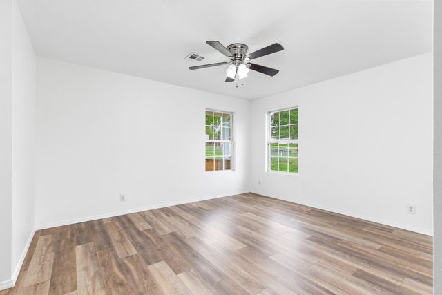 513 W 6th Street, Grove, OK 74344