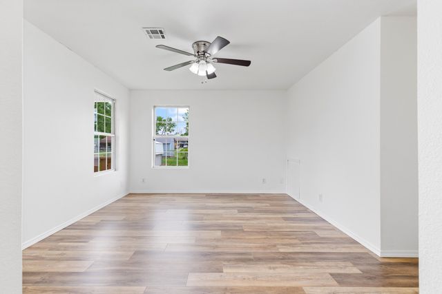 513 W 6th Street, Grove, OK 74344