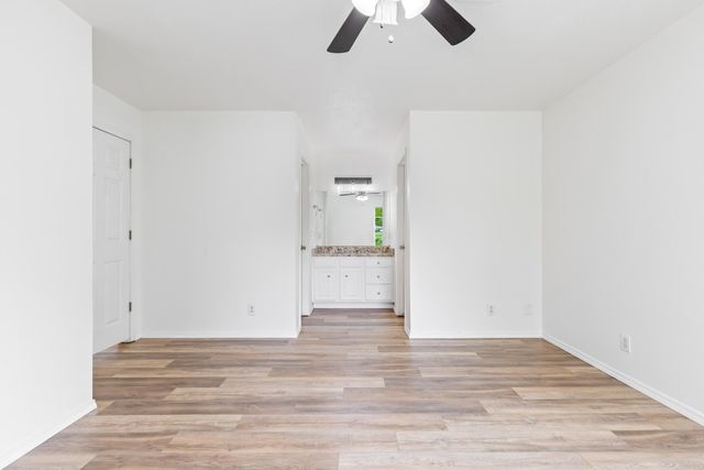 513 W 6th Street, Grove, OK 74344