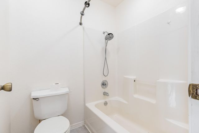 513 W 6th Street, Grove, OK 74344