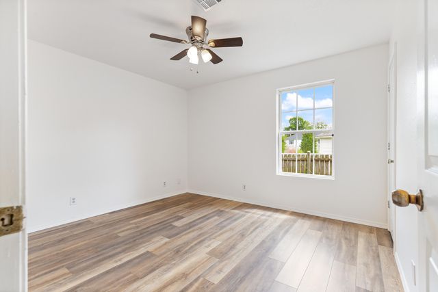513 W 6th Street, Grove, OK 74344