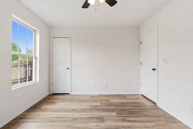 513 W 6th Street, Grove, OK 74344